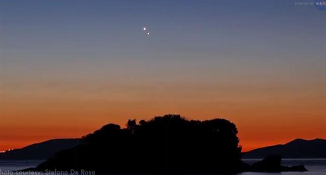 atejedera's tweet photo. "@cienciaplus: #Venus y #Júpiter, los planetas más brillantes, se unen en el cielo http://t.co/8U7s19JFly http://t.co/RxVGPIszNZ" @gacs__