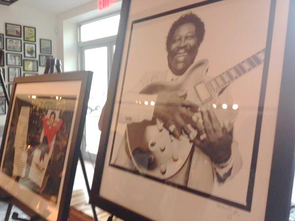 dfeingoldphoto's tweet photo. THANK YOU #LongIslandPulse Magazine for hosting me with a FABULOUS Night of MUSIC! Congrats on your New Office! http://t.co/tsFRb0l5vT