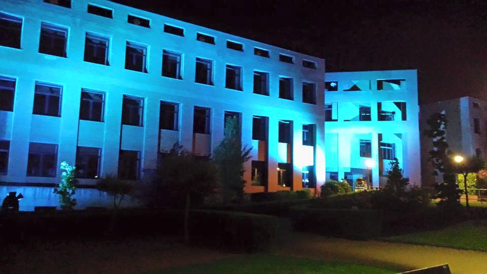 uaxuniversidad's tweet photo. El campus de la UAX presentará este aspecto esta noche en la Graduación... ¡Cuestión de horas! #GraduacionUAX2015 http://t.co/XGr1VmqSxc