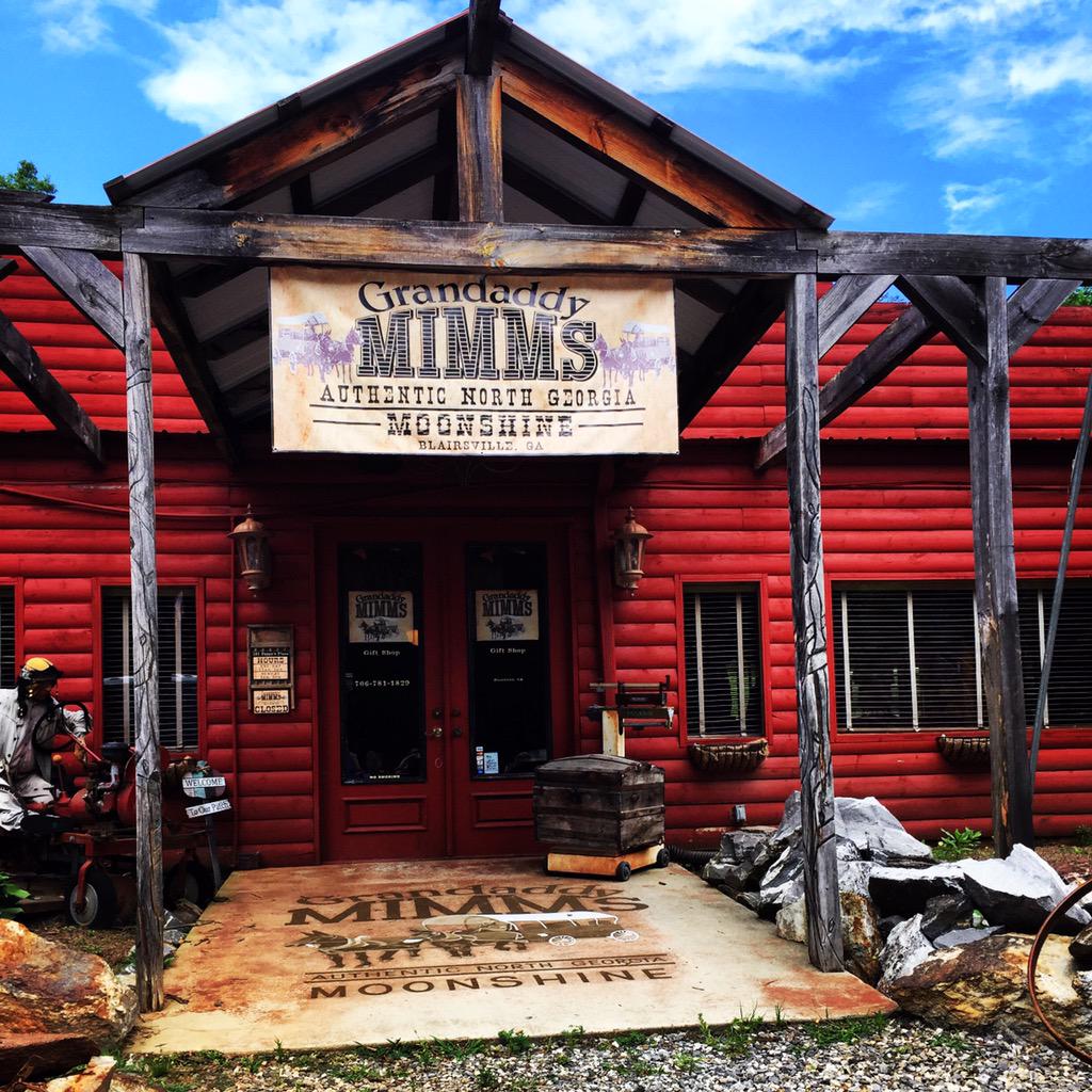 CortWoody's tweet photo. Tommy Townsend of Waymore's Outlaws carries on his grandfather's recipe at @GrandaddyMimms. #GeorgiaFAM2015 #Brew http://t.co/OudOnon2BX