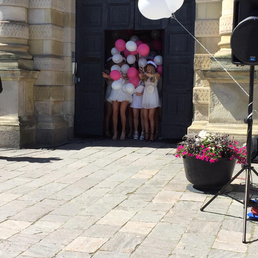 grillskamedia's tweet photo. Grattis till studenten, och ha en riktigt skön sommar! #grillskaorebrostudent #studenten2015 http://t.co/F4vdVzk9ZR