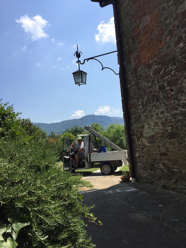 CortonaRelais's tweet photo. Al lavoro per voi @PiaggioOfficial #relaisborgosanpietro #Cortona @THMTuscany @made_in_tuscany @AnnamariaColi #italia http://t.co/GFGlxMMNXO