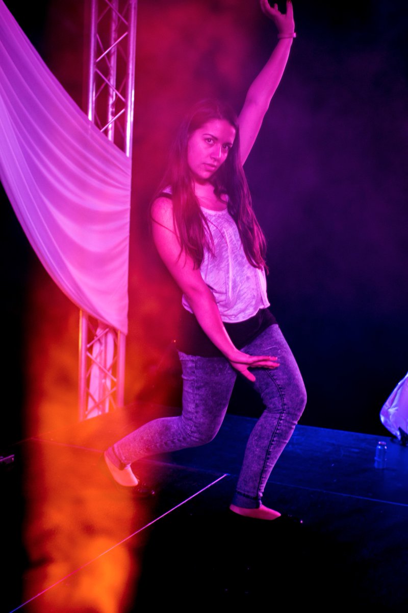 ClickbaitSeries's tweet image. Producer Georgia shows us how to mime walking on a tightrope. @ItsMeGeorgiaC #Clickbants #NailedIt 
@SolentShowcase