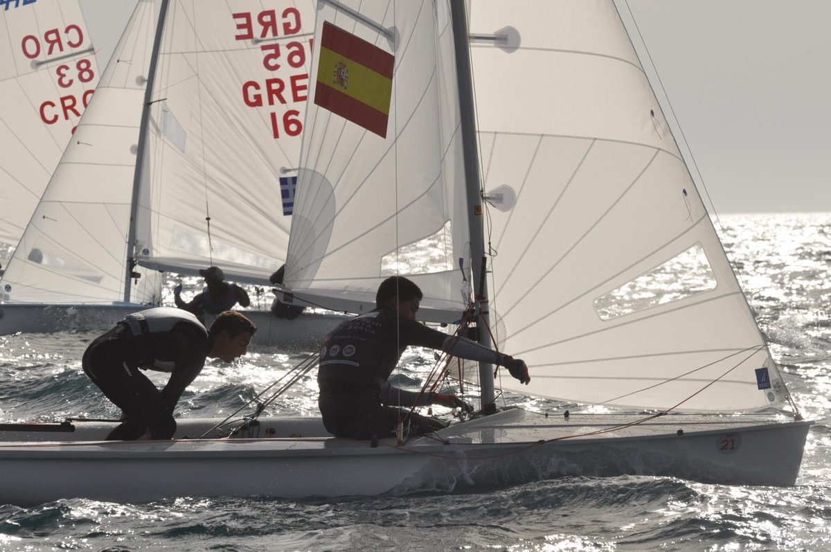 RegatistasRV's tweet photo. #SailingWC_GB @470Sailing 5R MASC. @JordixJoan 4º @BarreirosCurbel 8º en la primera regata del día. http://t.co/xjwZLhmyjO
