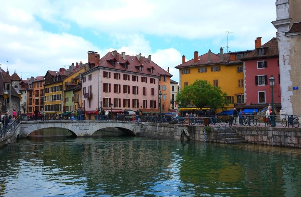 TripHobo's tweet photo. Day Trip to #annecy - Top 4 Attractions In 16 Kms http://t.co/iZmycH3dsF. http://t.co/42uWrjJDp8