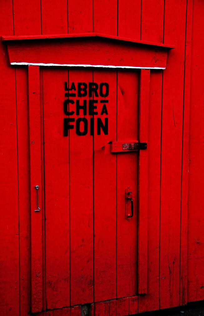 Labrocheafoin1's tweet photo. Ça t'dit queq'chose c'te tite porte là? C un autre monde l'autre bord! Next dates:17-18-23-24-25/07 juillet http://t.co/FGXgExYYZB
