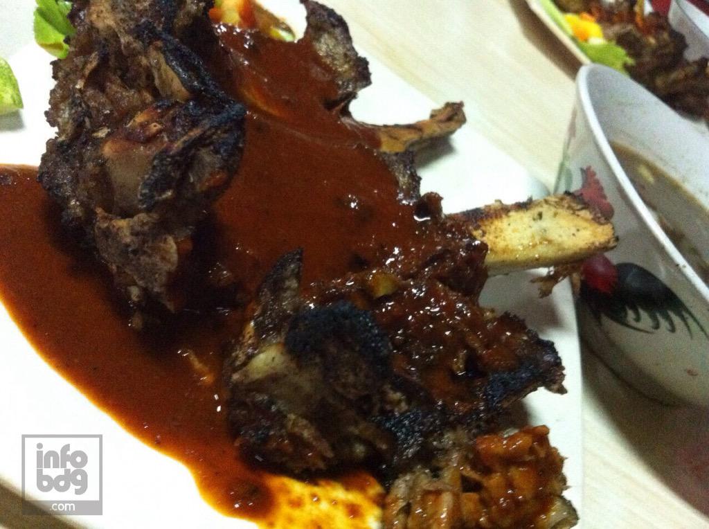 infobdg's tweet photo. Mantaaaf! RT @infobdgkuliner: Konro Bakar. Lezaaat! (At Sop Konro Marannu Jl. Riau No.189) #infoBDGkuliner http://t.co/1sgzLLIT09