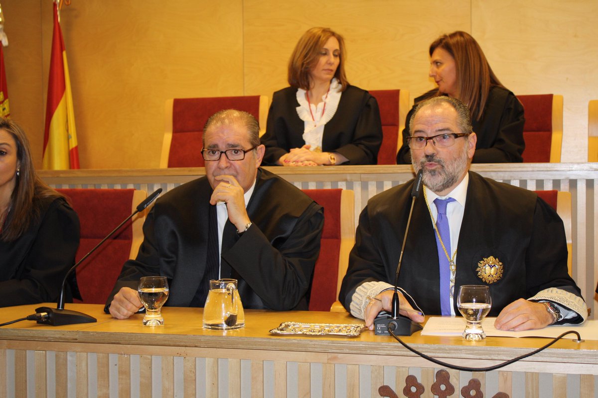 icavalladolid's tweet photo. Muchas felicidades a los nuevos compañeros. Bienvenidos y mucha suerte!! http://t.co/pKGW8stqd1