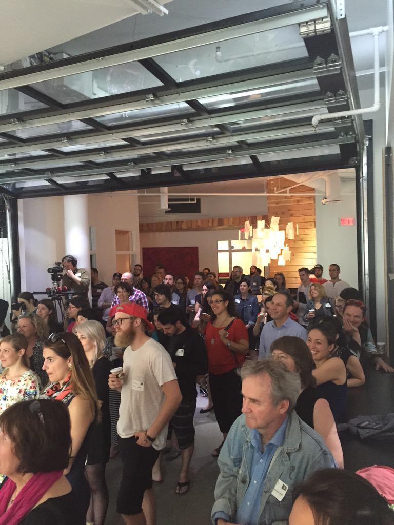 FedericLL's tweet photo. Salle comble ce matin pour le 1er @creativemorning @TroisRivieresCM :) http://t.co/Xj6SmmApuY