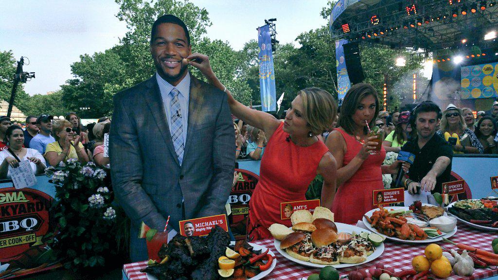 GMA's tweet photo. "Looking a little stiff this morning @michaelstrahan." - @jasonderulo #DeruloGMA http://t.co/llst9zCUKD