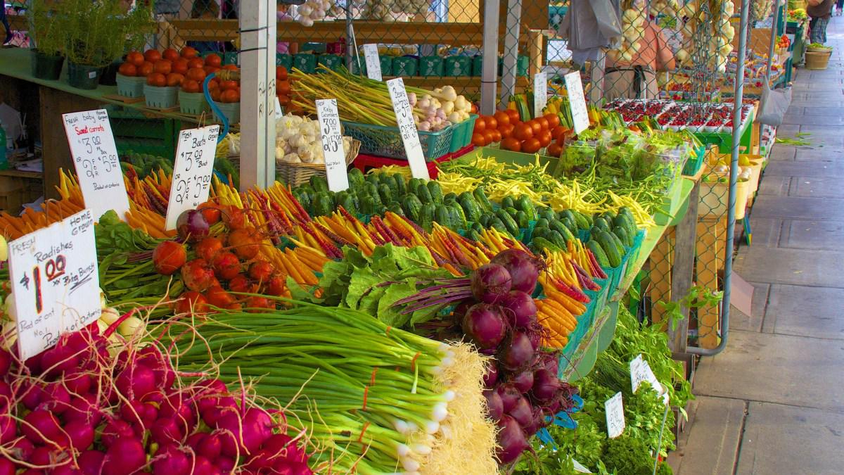 grist's tweet photo. 90 percent of our diets could be local — but only if we nix Big Ag http://t.co/pcYvB00qWB http://t.co/kUGcbSMSB3