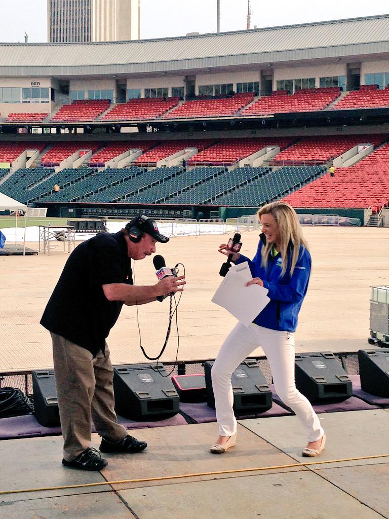 LaurenHall's tweet image. Dale as himself or Dale as a T-Rex, can't decide which one I like better... @1065WYRK ❤️  #TOC2015