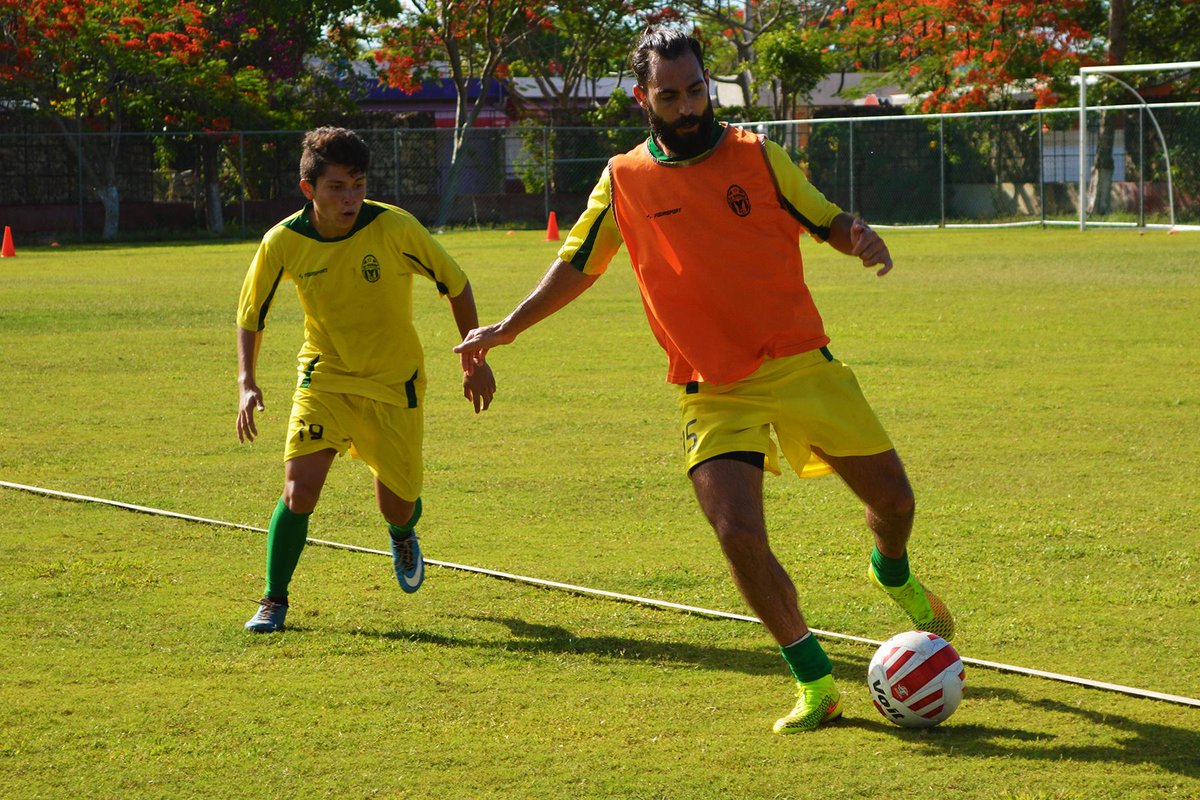 venadosfc's tweet photo. Bienvenidos los dos primeros refuerzos de nuestro equipo: Pablo Aja y Oscar "Tico" Rojas #PrimeroSoyVenado http://t.co/zalOHSfEkn
