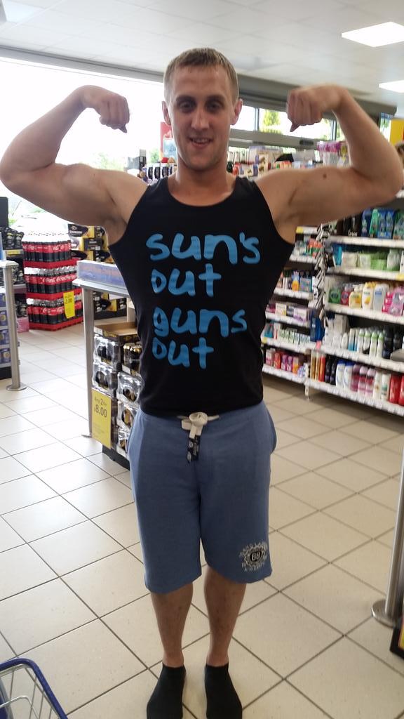 Rogerstone5990's tweet photo. Sun's out guns out http://t.co/xkx1maerZl
