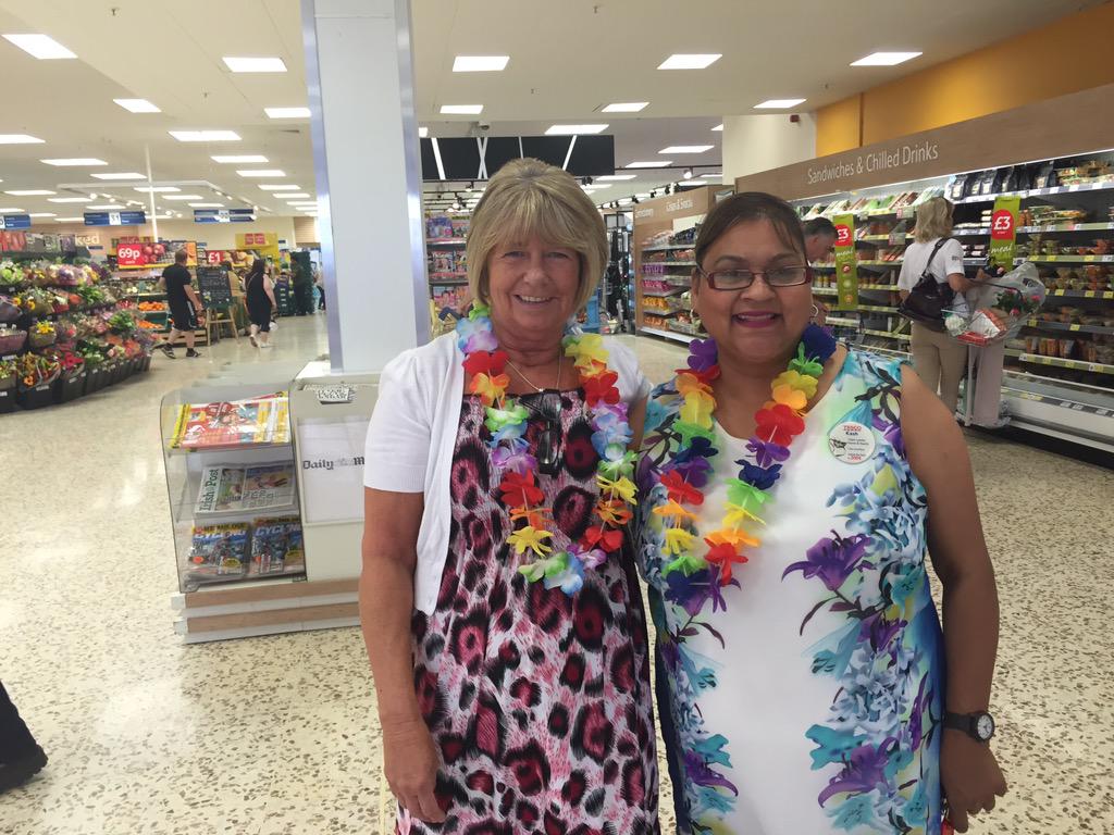 SarahKnight78's tweet photo. Beach bonanza fun @Tesco_Bedford @simonhill_cem @19Paul77 http://t.co/t1lOnkCF5V