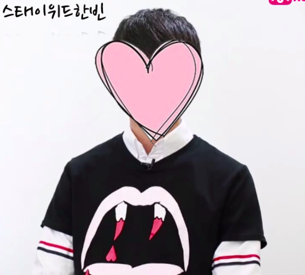 stay_withhanbin's tweet photo. starting with an easy one~whose face is behind this heart?*do not forget to RT and include your answer*#IKON #SWHgame http://t.co/sovWbMOjKM