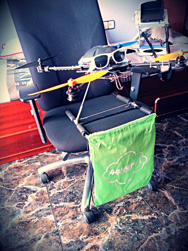 Rianlii's tweet image. RETO PARA @4every1Festival:

Si conseguís que este Tweet llegue a 200 RTs, volamos el Drone así. 🚁🚁
#AmanecerBailando