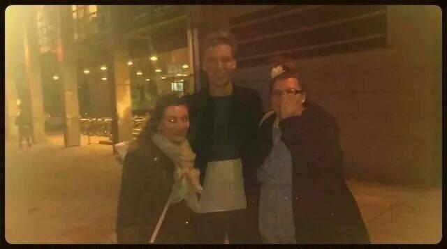  Wish my sister a happy birthday? She\s the one on the left. Massive fan of you! Cheers x 