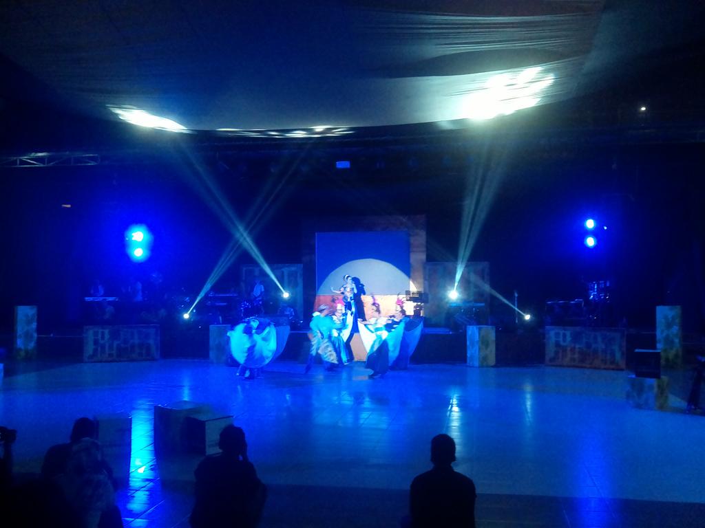 Wilijeung :) RT @GeulisDeui: Nuju d acara cultural night @ padepokan seni mayang sunda