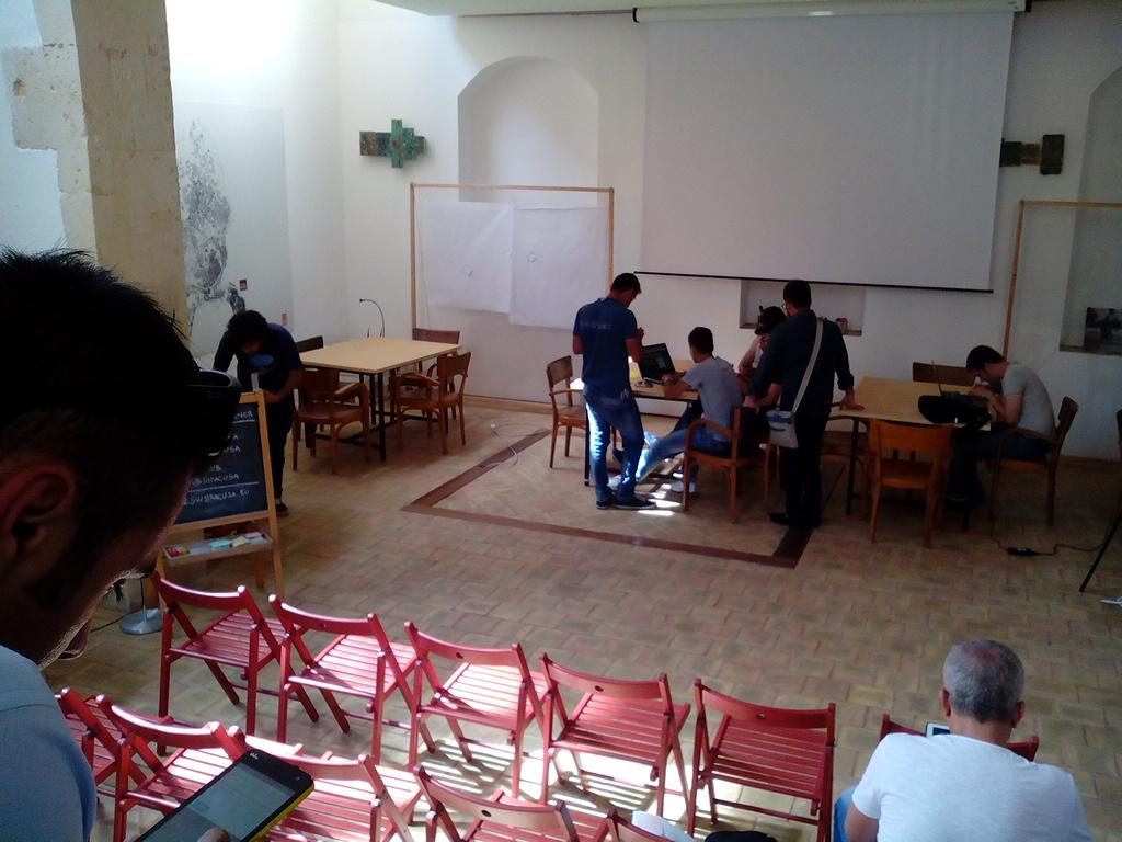 amicovalentina's tweet photo. Tra poco si comincia #swsiracusa #chamgemakers http://t.co/SFyJ6TPvie