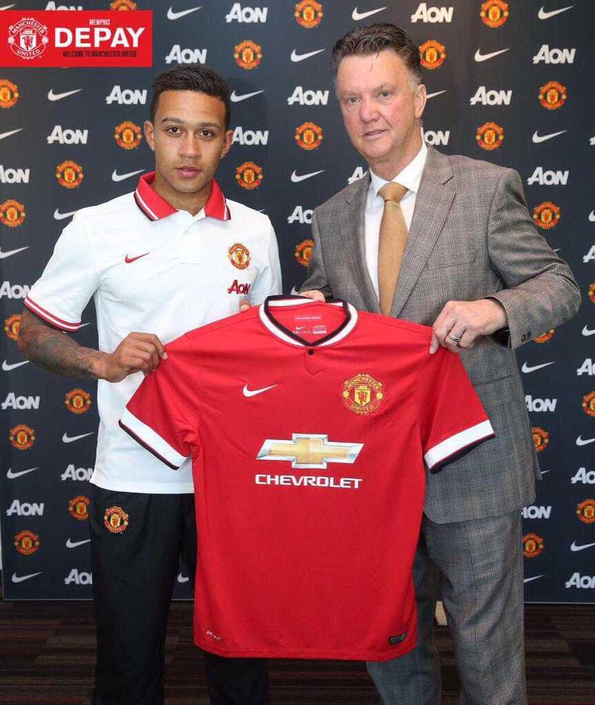 voetbalflitsen's tweet image. OFFICIEEL: Manchester United en PSV hebben de laatste details afgerond. Memphis Depay is speler van United.