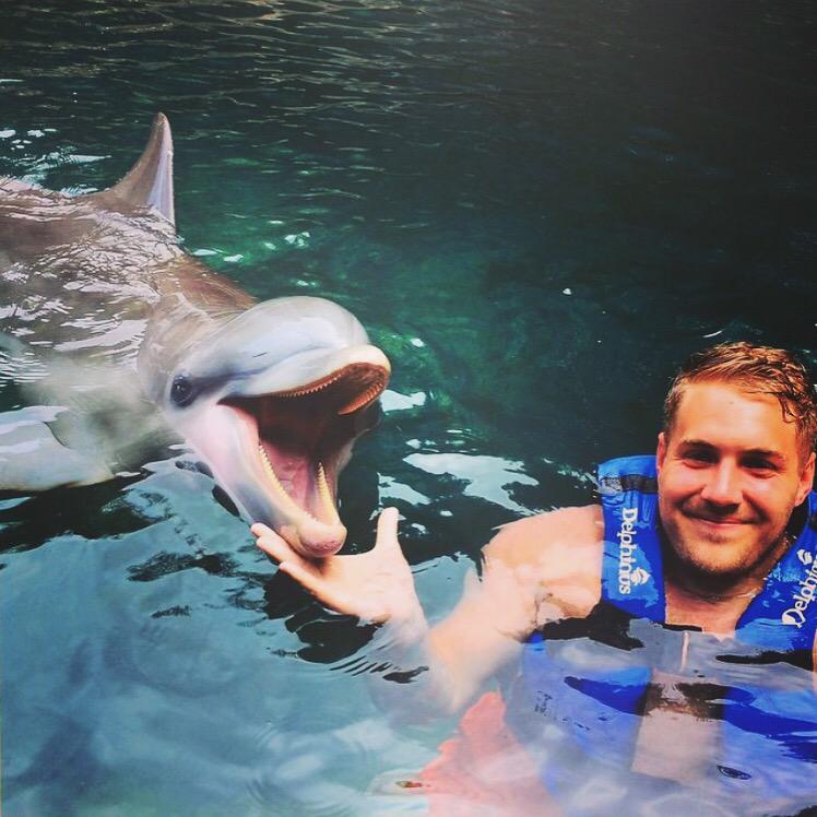 PowlesAshley's tweet photo. 👀🐬 http://t.co/ehAlNmNsko