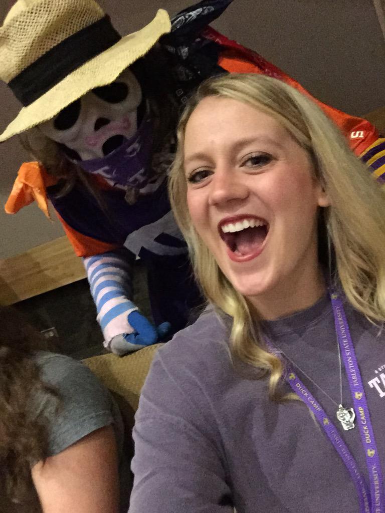 hallie_renae's tweet photo. #TarletonOrientation #Tarleton19 #Purplepoo
💜🔫 http://t.co/mcJNL9iciN