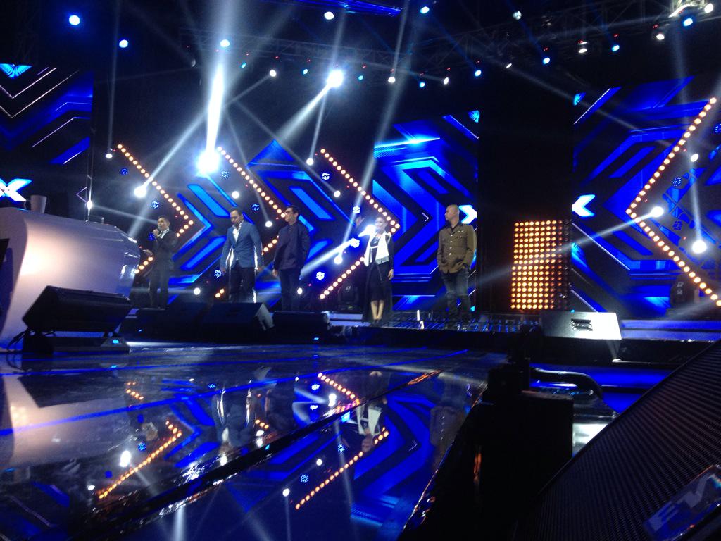 OfficialRCTI's tweet photo. ke empat mentor punya lagu favorit yg akan dinyanyikan oleh anak didiknya. keci badai nih @XFactorID malam ini 😊 http://t.co/i7oVDzWBl2
