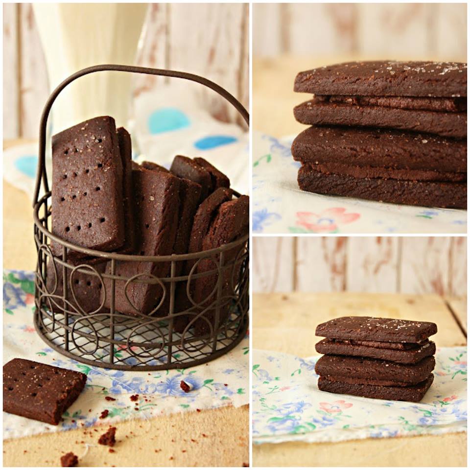 ClickBritish's tweet photo. Fancy a spot of weekend baking? Our mouths are watering at these homemade chocolate bourbons! http://t.co/caiVe2zs8b http://t.co/d51IPPANyB