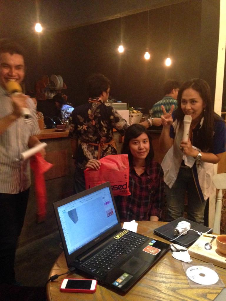 q_mediaset's tweet image. Thank you @unpossedcloth pas banget hadiah cantik buat kakak cantik. Dipake terus ya bajunya kak @corneliaghea ;)