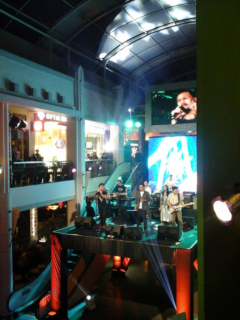 Penampilan perdana Motion Vibe di <a href="/JazzyNiteCitos/">JazzyNiteCitos</a> malam ini, siapa yg sudah berada di Citos atau lagi otw ke sini?