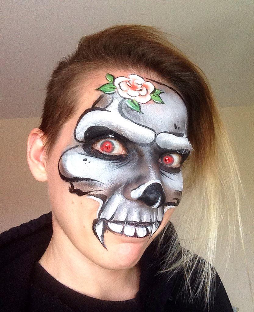 #facepaint #Skull #Hamilton #glasgow #rose #snazaroo