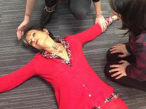 picturprodOFF's tweet photo. Isabelle Morini Bosc, un drame évité dans TPMP!  http://t.co/eQeqDkpreL  @courbet_julien @TPMPofficiel http://t.co/v6Y1GrkJOG