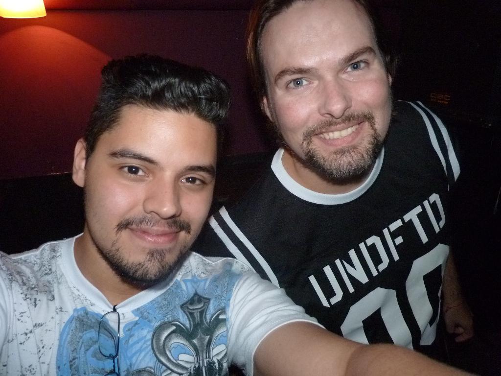 DUXMagazine's tweet photo. #HappyBirthday para @nixon_pinango #DirectorEditorial #DUXMagazine #Bday @NewmakerQ @carlosmedina1 @ElGeorgeHarris http://t.co/TH4YCHbndS