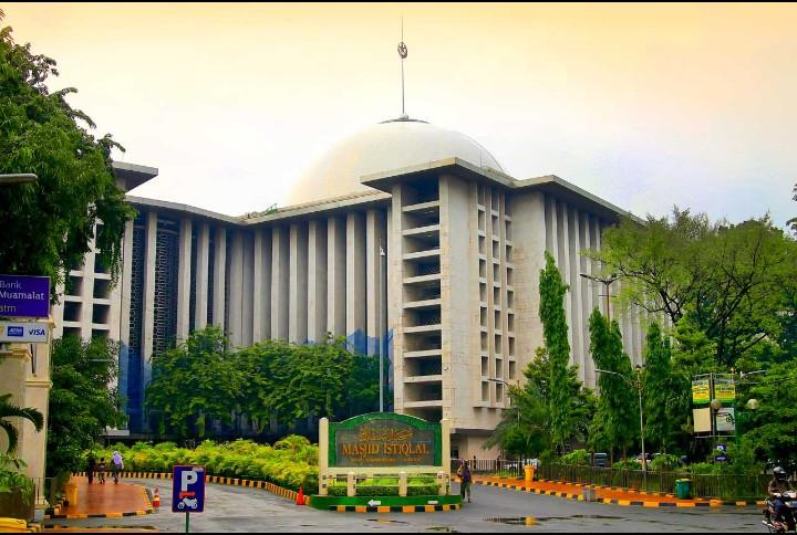 parkinghall's tweet photo. Jl. Katedral Jakarta Pusat,Masjid Istiqlal,-6.1690266,106.8324742,University,Submit, http://t.co/7GUgjiyeKw