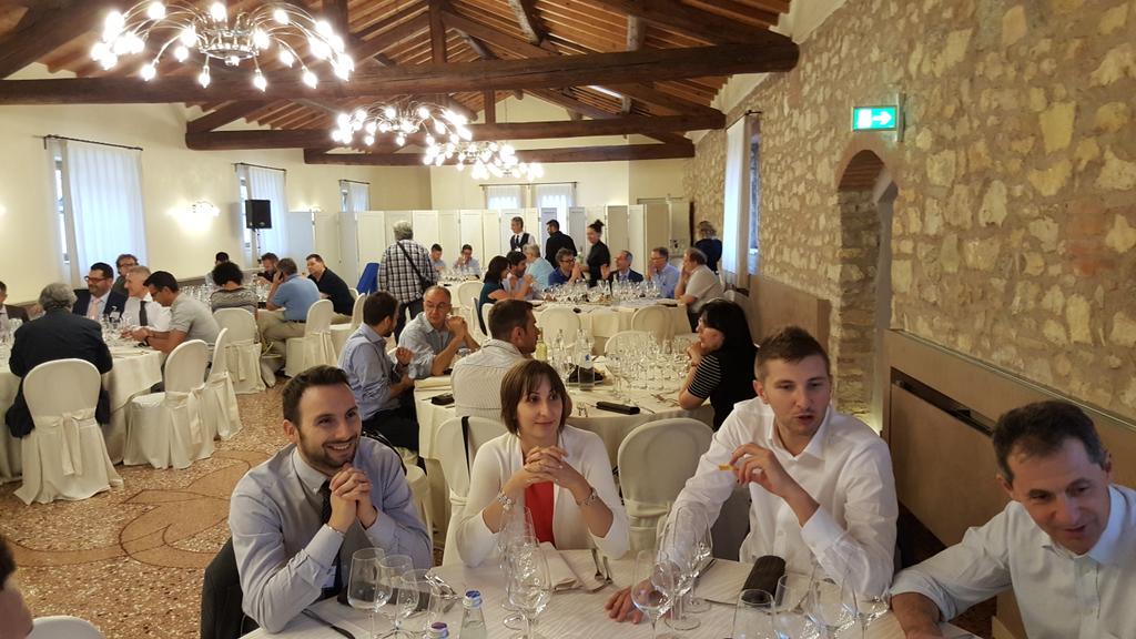turistattivo's tweet photo. Inizia la cena! #itpartnersday @MAXfocus dopo la visita alle Cantine di Soave territorio stupendo!  Bellissimo evento http://t.co/GnQ3qJMxkc