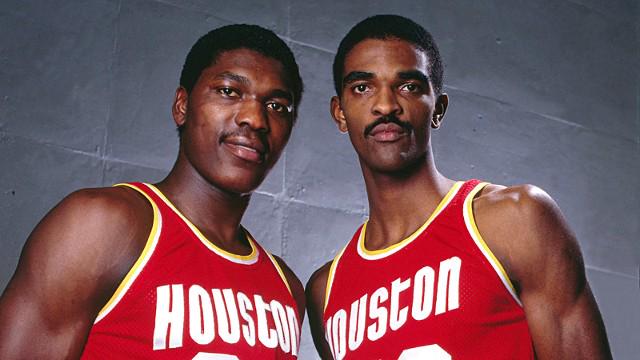 CLUTCHClTY's tweet photo. Twin Towers http://t.co/rR0N2uuVux