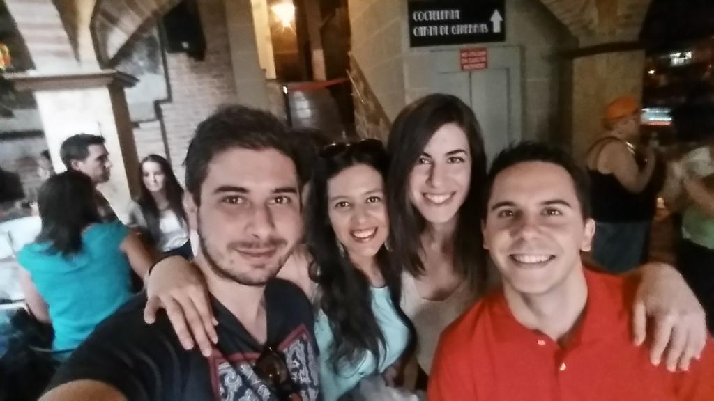 JaviGlezz's tweet photo. @Facultadd estrenando ferias con nuestra querida @estefanie_7 http://t.co/JnlsbYbNhf