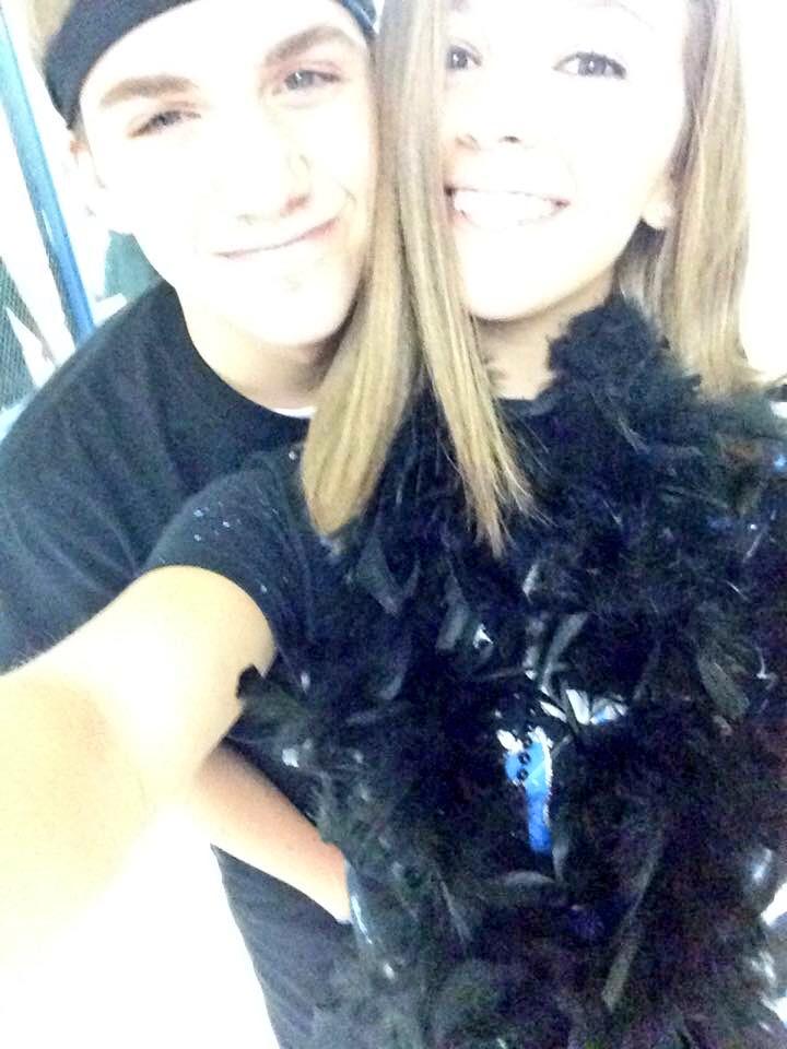 angelina_dinota's tweet photo. Happppyy 17th birthdayyy to my bff ily ojop3โค๏ธโค๏ธโค๏ธโค๏ธ #hawkmate @owenjpeterson http://t.co/LswmcpoDvy