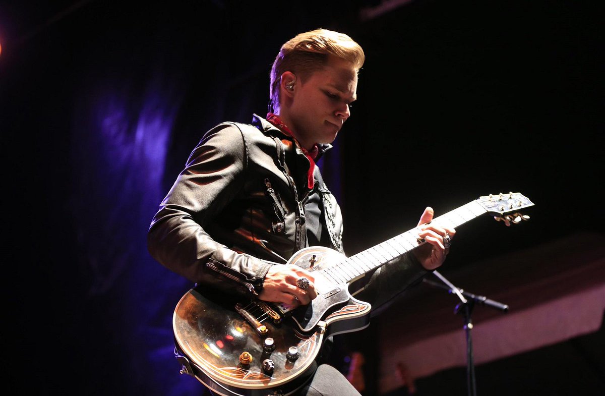 timoshei's tweet image. "Country music has the lyrics with the story that speak to our lives" @FrankieBallard #TOC2015 buffalo.com/2015/06/11/fea…