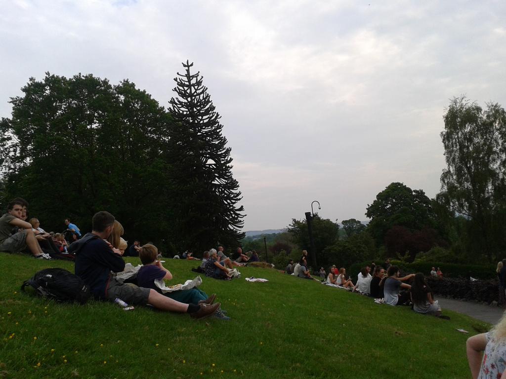 Cycles_Recycled's tweet photo. Busy on the slopes around @clitheroecastle ...music, brews, biscuits, bikes, warm weather! !#RVCycleFest http://t.co/C1ExNoNtsz