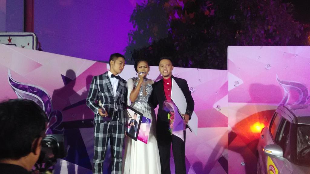 IrwanQu_ID's tweet photo. RT @IndosiarID: Ini dia pemenang #DAcademy2 Yey dangduters! #GrandFinalDA2 http://t.co/OKoN65EKuH"
