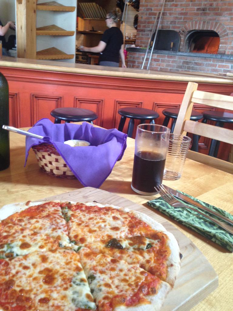 SmallpeaNL's tweet image. Working in rural #NL comes with lunch hour perks! #BonavistaSocialClub #youneedtogo