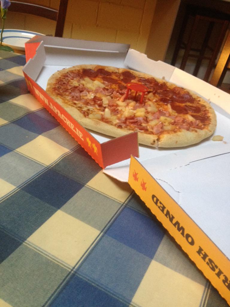 CoderDojoCIX's tweet image. Working late into the evening preparing for #coolestprojects @coolestprojects #hometouch yum, pizza!