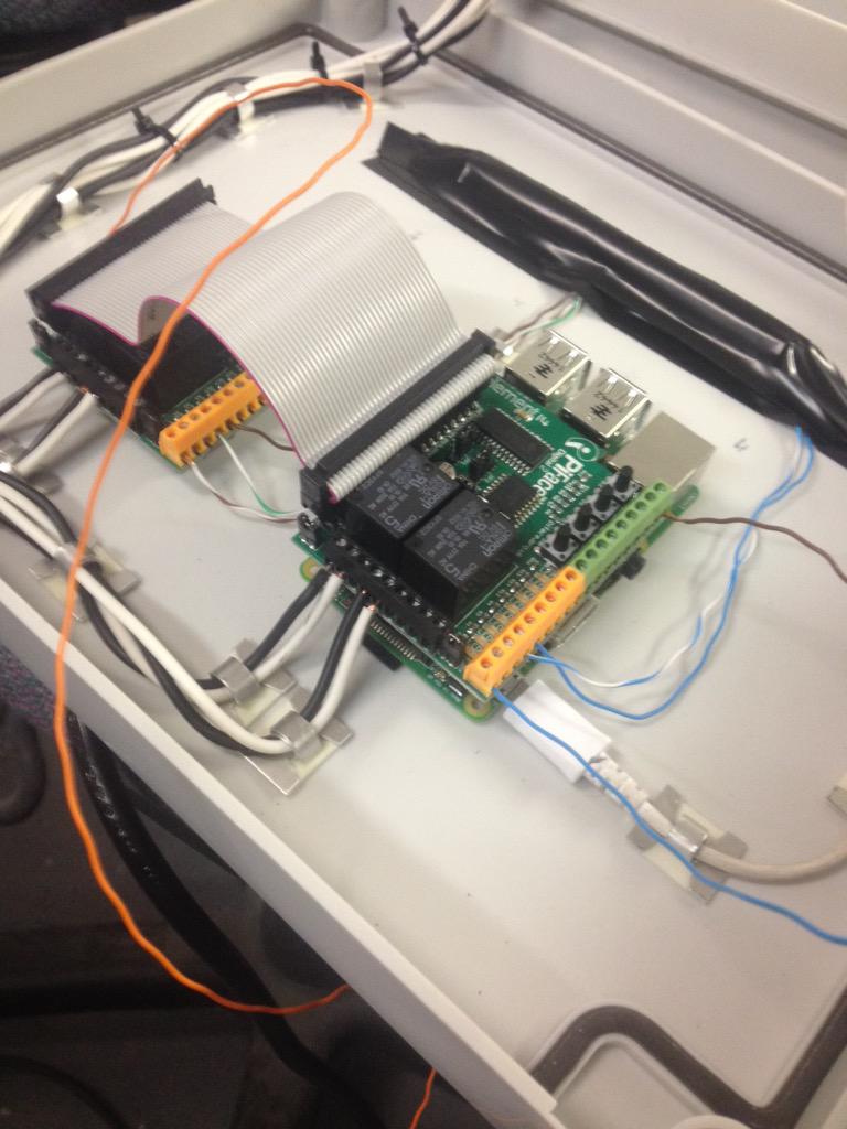 CoderDojoCIX's tweet image. Working late into the evening preparing for #coolestprojects @coolestprojects #hometouch yum, pizza!