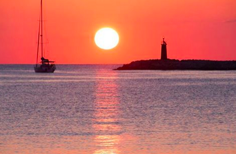 c_valenciana's tweet photo. La belleza de Dénia en todo su esplendor marinero vía @DeniaTurismo Imagen: Ramón Portolés http://t.co/bhTmLeRL8G
