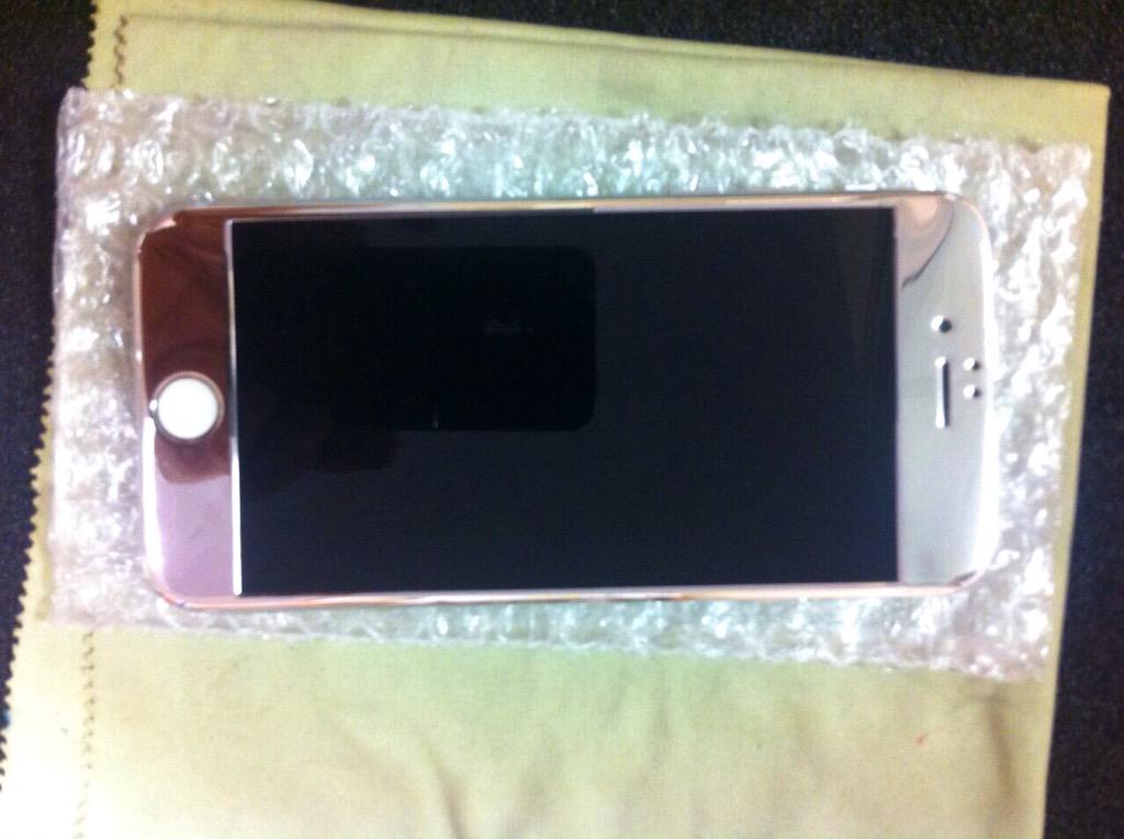 EvanderBroekman's tweet photo. 18 kt solid golden iphone 6 just came in..#summer #topfash #wedding #AWESOME #fashionweek #superyachtregatta #lcm http://t.co/y8o1V3OuD9