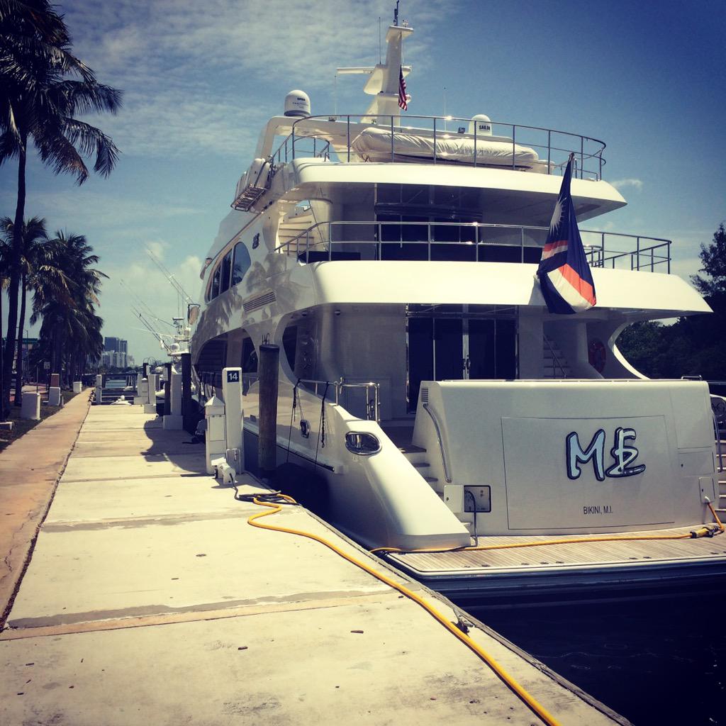 SimplexityTM's tweet image. Afternoon on the Miami waters. Not too shabby #LiveSimplexity #simplexitytm