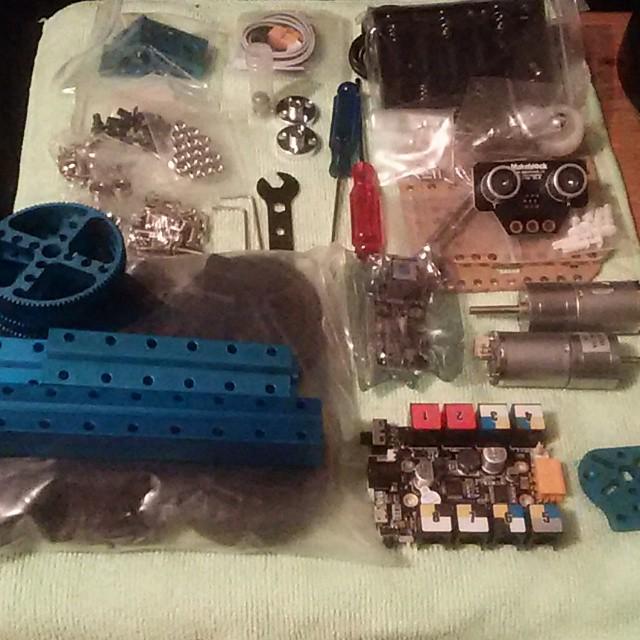 insta_arduino's tweet image. ift.tt/1KLzGlh - #Arduino #trackedrobot #irobot #Bluetooth #diy #buildlikeme #ki… ift.tt/1e9mieu