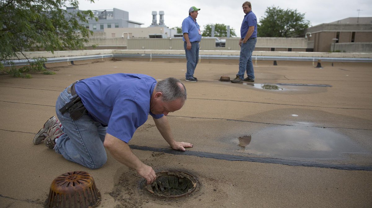 #UNL maintenance crews work to fend off spring rains | go.unl.edu/fnur